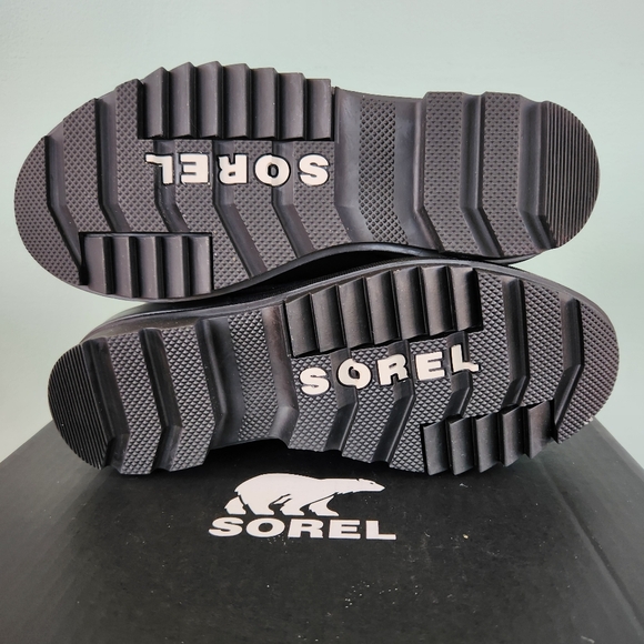 SOREL Tivoli IV Waterproof Boots Black with soft faux fur lining. - Picture 7 of 16